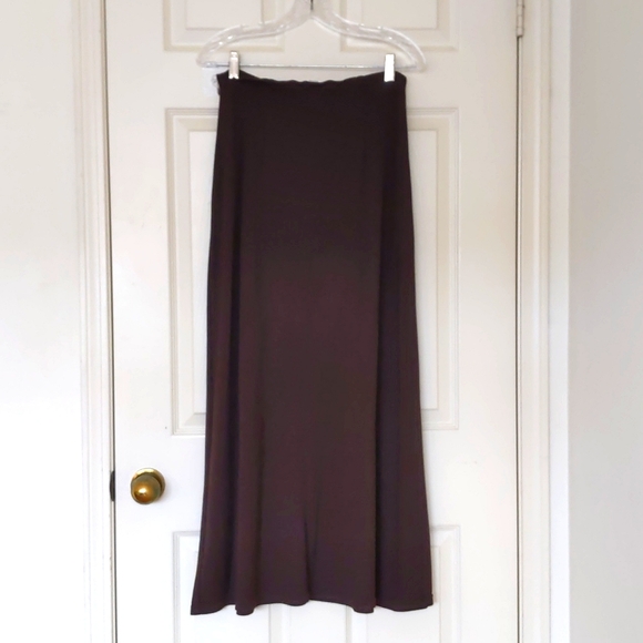 NWOT. Brown Maxi Skirt with front design. - Picture 4 of 4